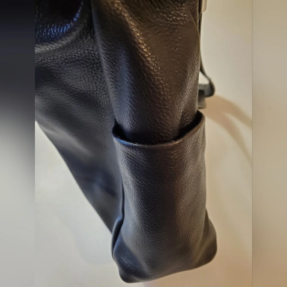 Bree Germany Black Leather Shoulder Bag - Picture 4 of 11